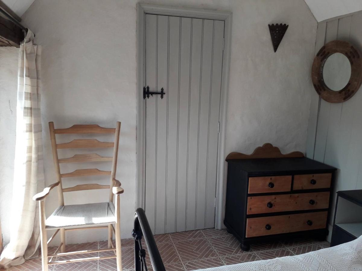 Countryside Tiny House Near Chateau De Hautefort Boisseuilh Exterior photo