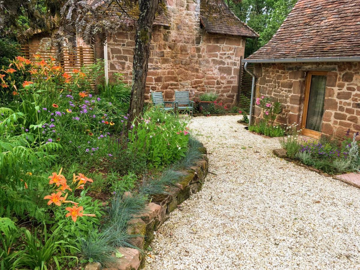 Countryside Tiny House Near Chateau De Hautefort Boisseuilh Exterior photo